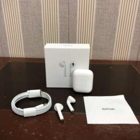 Apple AirPods Wireless Ear Buds, Bluetooth Headphones with Lightning Charging Case Included, Over 24 Hours of Battery Life